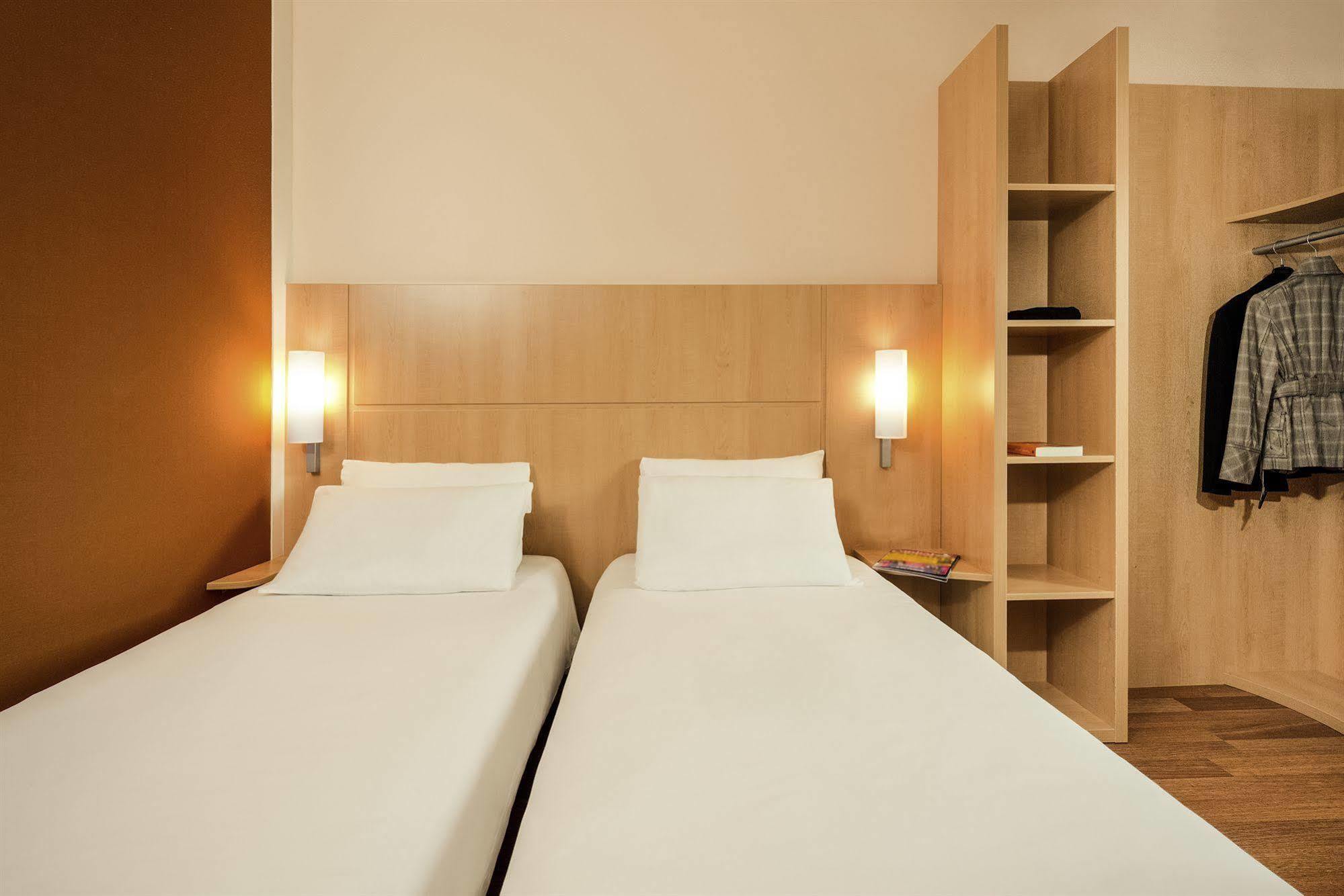 Ibis Vitre Centre Hotel Exterior photo